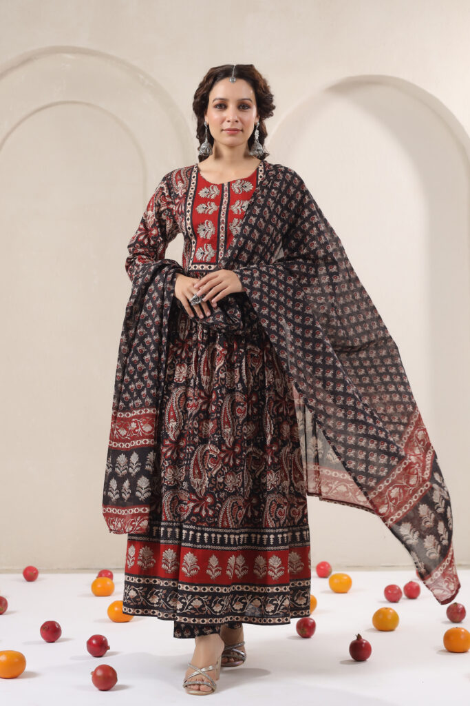 Red and Black Traditional Floral Printed Kurta Set with Round Neck